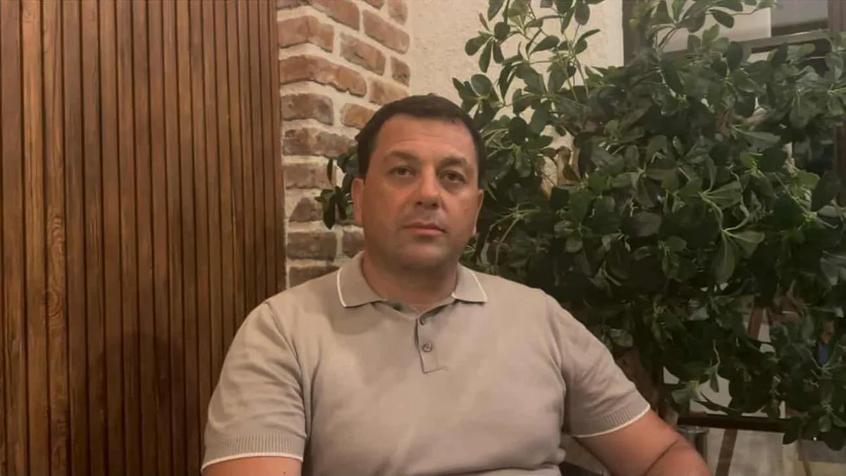 Gost emisije "U tuđoj avlij" je Jaško Međedović, čovjek koji je porodičnu priču dugu više od jednog vijeka pretvorio u regionalni modni brend 