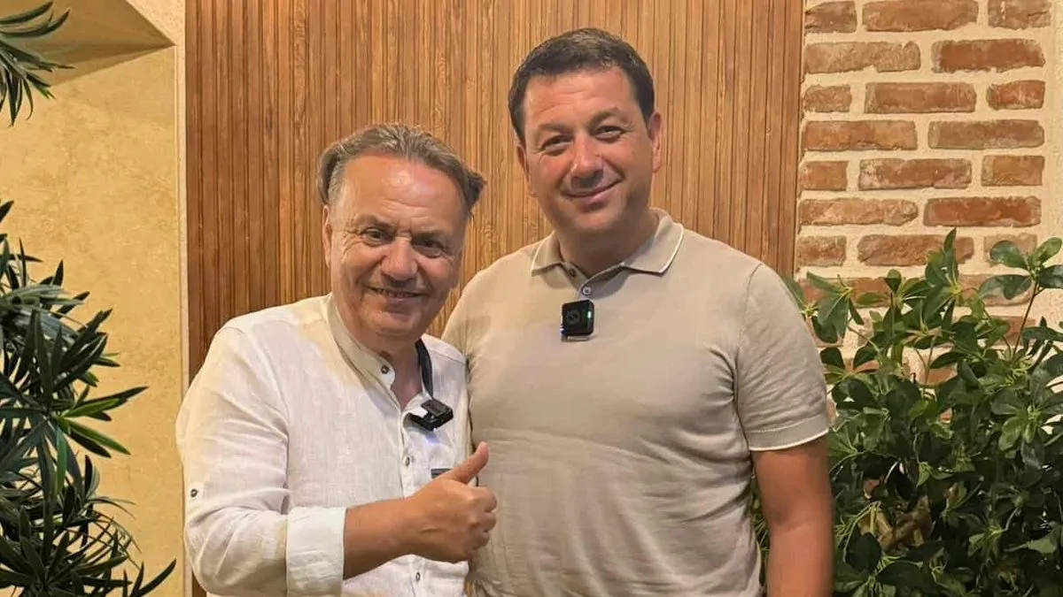 Gost emisije "U tuđoj avlij" je Jaško Međedović, čovjek koji je porodičnu priču dugu više od jednog vijeka pretvorio u regionalni modni brend 