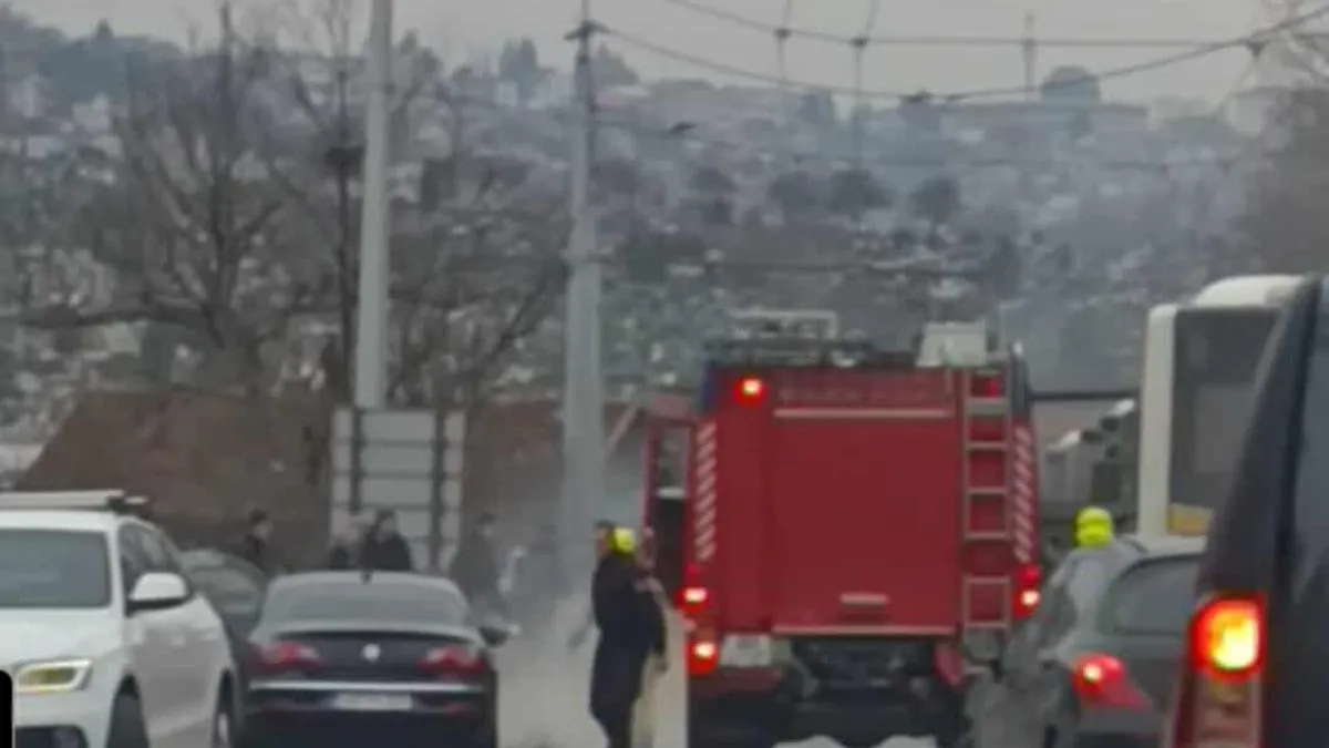 Haos u sarajevskom naselju: Automobil se zapalio u vožnji