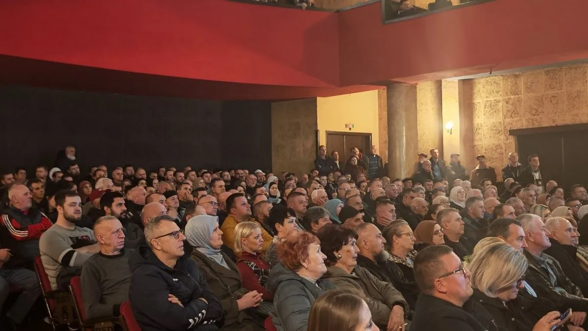 Odnos međunarodne zajednice prema SDA se, konstatovao je Izetbegović, potpuno promijenio u posljednje vrijeme