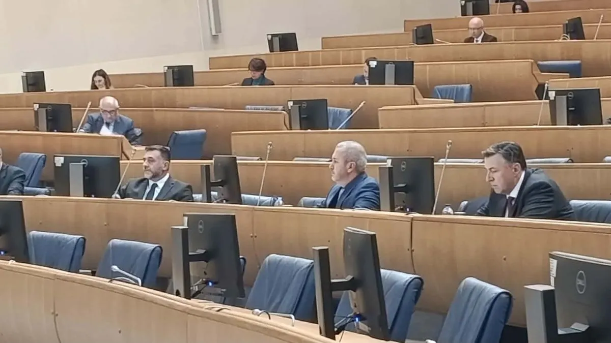 Na dnevnom redu su dvije tačke dnevnog reda, to su dva evropska Prijedlog izmjena zakona o Visokom sudskom tužilačkom vijeću i Sudu BiH