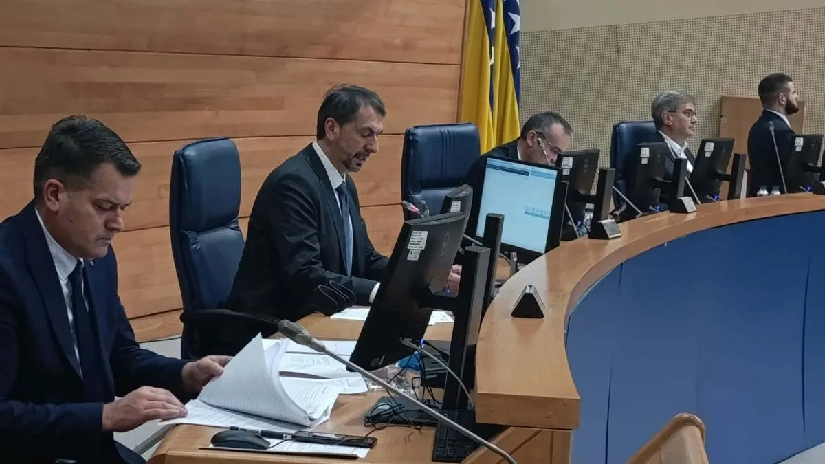 Na dnevnom redu su dvije tačke dnevnog reda, to su dva evropska Prijedlog izmjena zakona o Visokom sudskom tužilačkom vijeću i Sudu BiH