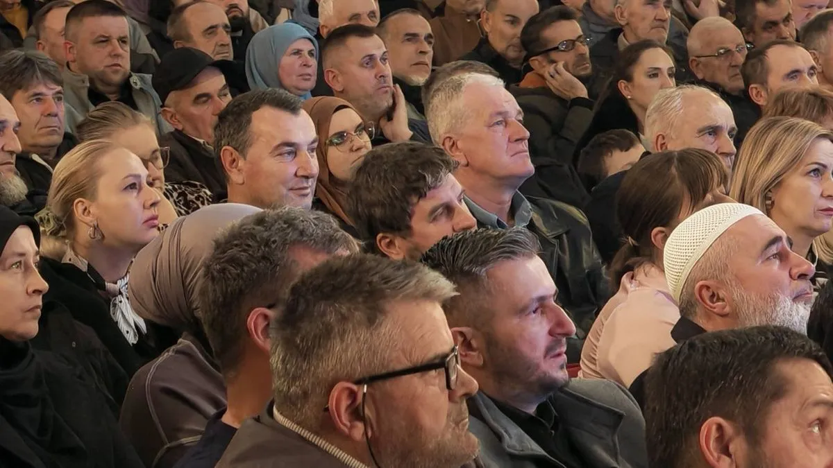 Odnos međunarodne zajednice prema SDA se, konstatovao je Izetbegović, potpuno promijenio u posljednje vrijeme