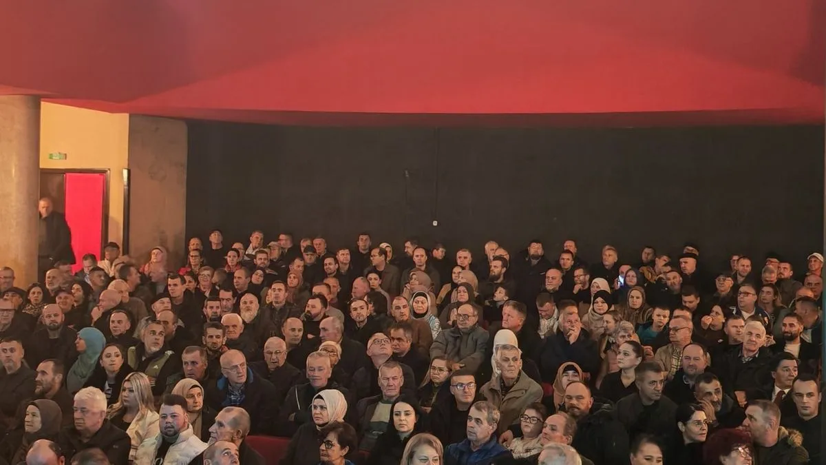 Odnos međunarodne zajednice prema SDA se, konstatovao je Izetbegović, potpuno promijenio u posljednje vrijeme