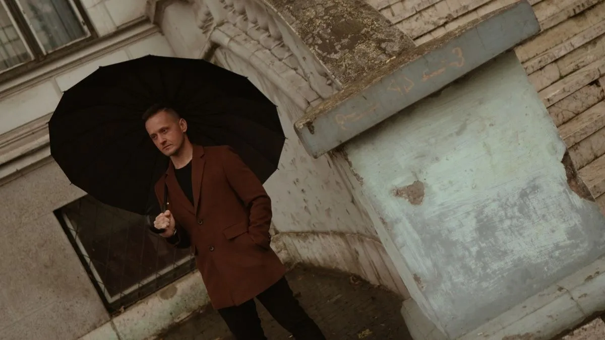 Riječ je o kompoziciji koja je nastala iz potrebe da se ispriča jednostavna, a istovremeno snažna ljudska priča