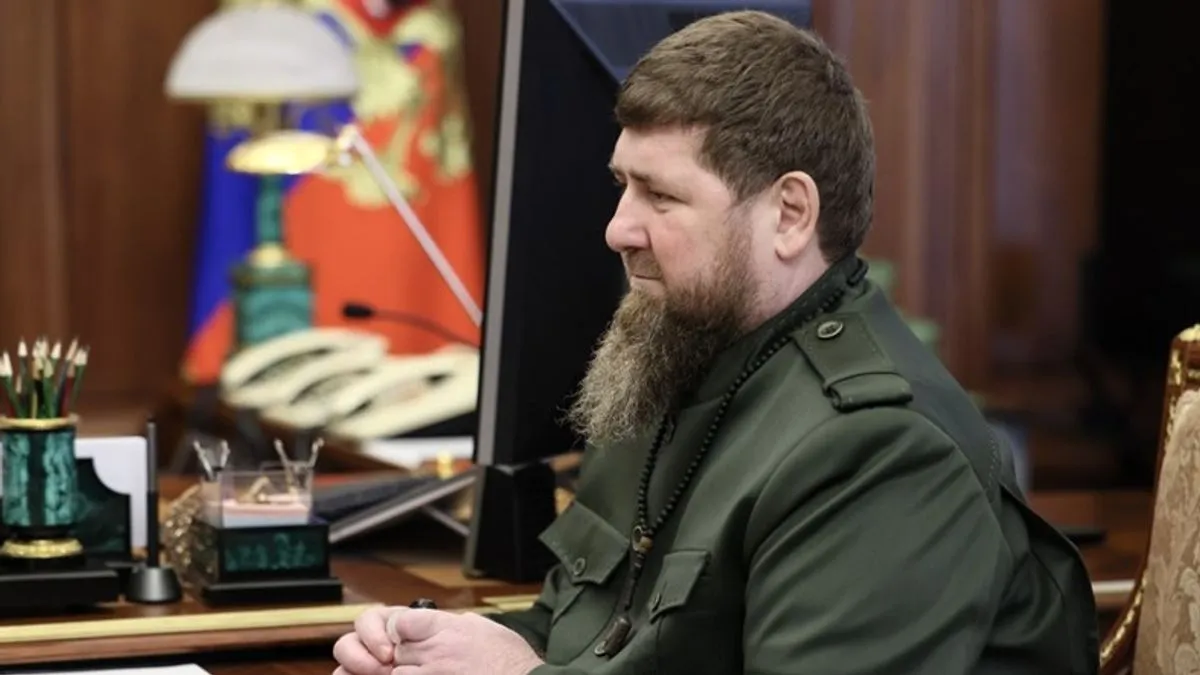 Ranije je bio hospitaliziran u privatnoj klinici u Groznom, a nakon toga se njegovo zdravstveno stanje, navodno, nastavilo pogoršavati.