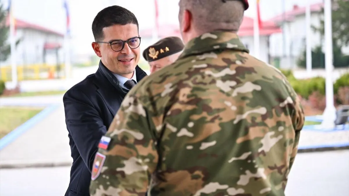 Tokom posjete Sarajevu, Vengu je posjetio albansko vojno osoblje koje služi u okviru operacije "ALTHEA".