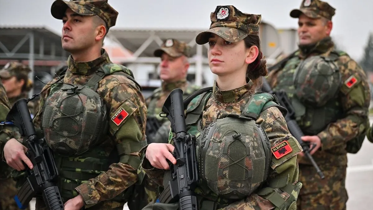 Tokom posjete Sarajevu, Vengu je posjetio albansko vojno osoblje koje služi u okviru operacije "ALTHEA".