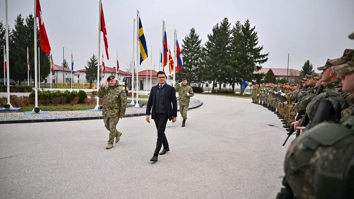 Tokom posjete Sarajevu, Vengu je posjetio albansko vojno osoblje koje služi u okviru operacije "ALTHEA".