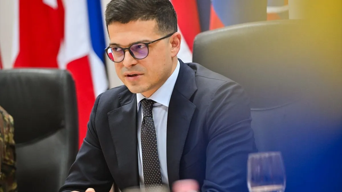 Tokom posjete Sarajevu, Vengu je posjetio albansko vojno osoblje koje služi u okviru operacije "ALTHEA".