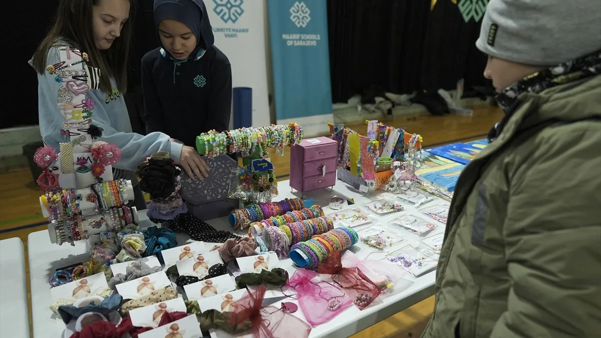 Učenici su prodavali hranu i piće koje su pripremili sa svojim porodicama, kao i igračke. Neki učenici su se ošišali za dobrobit djece oboljele od raka.