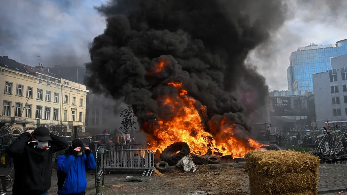 Prvi traktori su počeli blokadu ulica još kasno sinoć, uzrokujući haos u centru grada, a od jutros najveći zastoji su na auto-putu od Liježa ka Briselu.