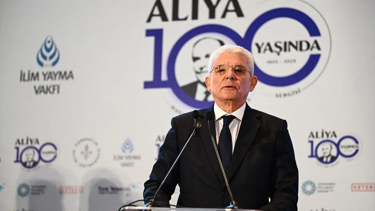 Na otvaranju je bila prisutna i Izetbegovićeva unuka Esma Zlatar, koja je istakla da izložba sadrži Alijine lične predmete, namještaj iz njegovog doma u Sarajevu...