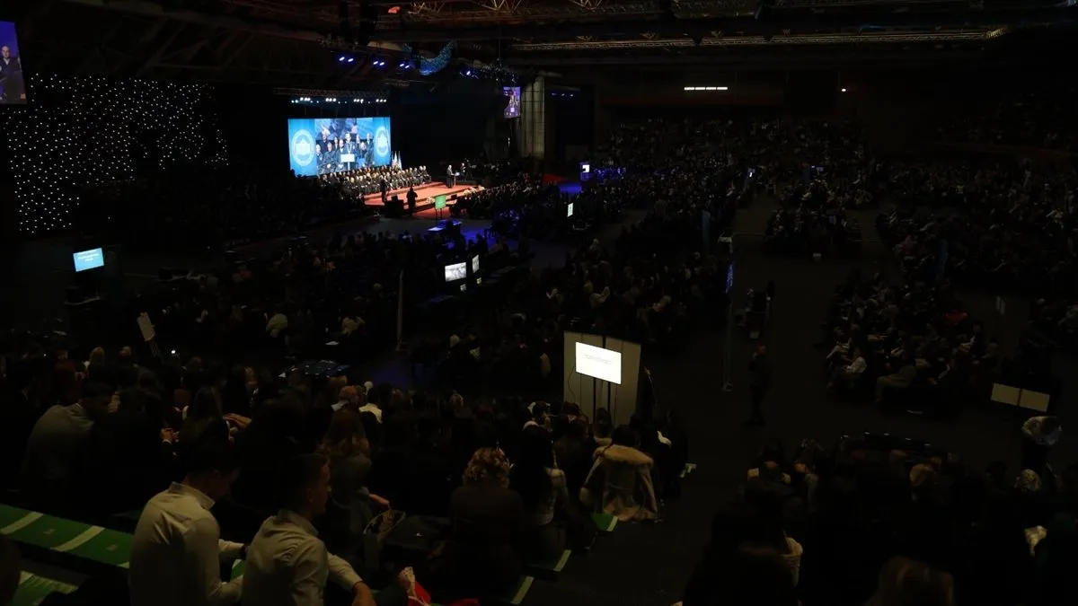 206 studenata tokom studija ostvarili su rezultate kojim su zaslužili posebna priznanja Univerziteta u Sarajevu, Zlatnu i Srebrnu značku te Povelju univerziteta u Sarajevu.