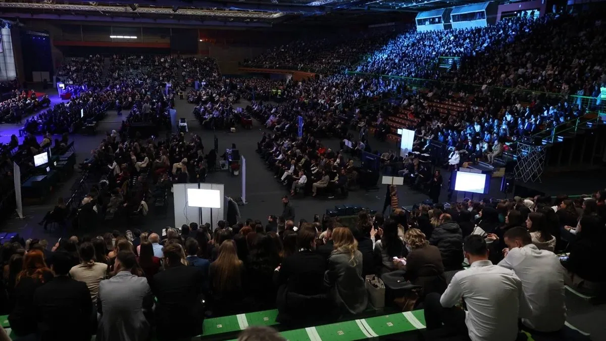 206 studenata tokom studija ostvarili su rezultate kojim su zaslužili posebna priznanja Univerziteta u Sarajevu, Zlatnu i Srebrnu značku te Povelju univerziteta u Sarajevu.