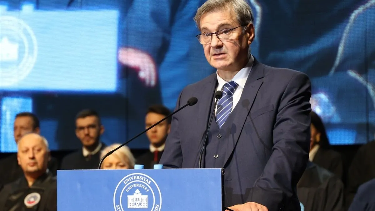 206 studenata tokom studija ostvarili su rezultate kojim su zaslužili posebna priznanja Univerziteta u Sarajevu, Zlatnu i Srebrnu značku te Povelju univerziteta u Sarajevu.