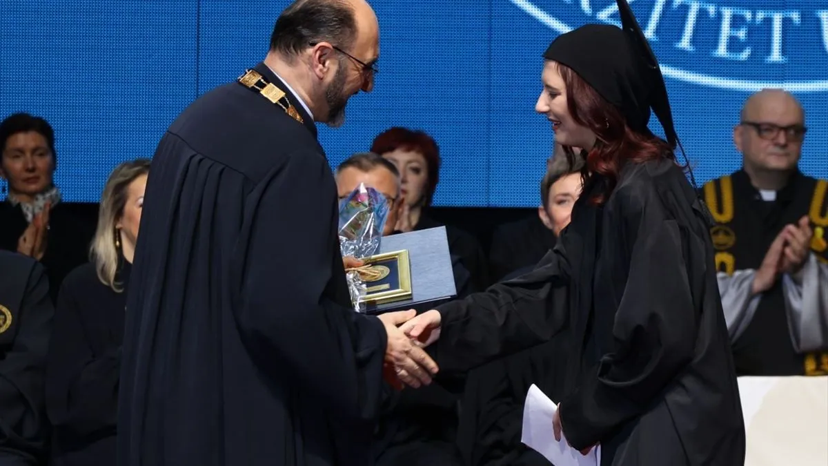 206 studenata tokom studija ostvarili su rezultate kojim su zaslužili posebna priznanja Univerziteta u Sarajevu, Zlatnu i Srebrnu značku te Povelju univerziteta u Sarajevu.