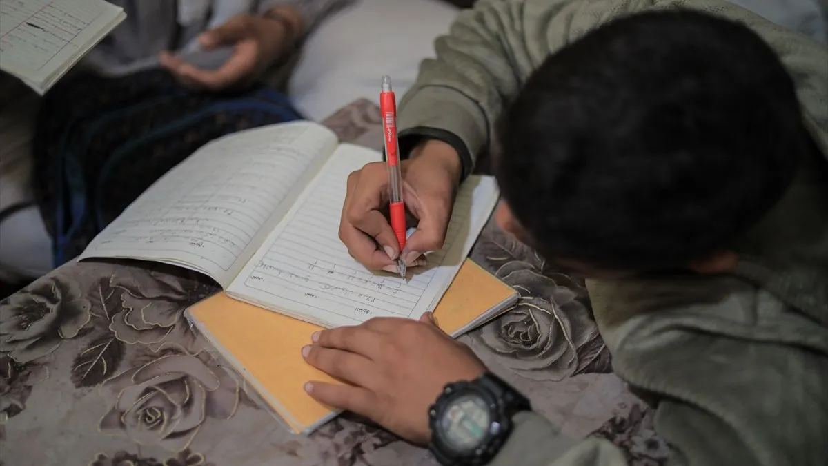 Zračni napad pogodio je porodičnu kuću Mushmesh, usmrtivši njihovu majku, oca i još 24 rođaka.