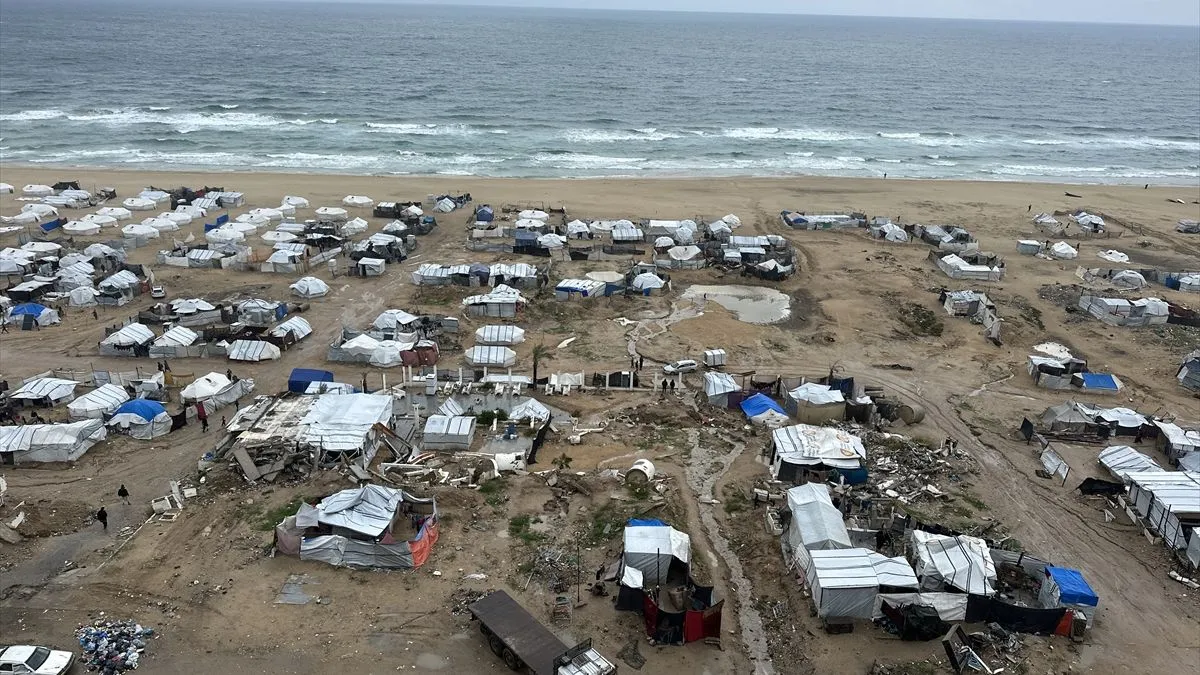Bez stabilnog pristupa vodi, grijanju, hrani i medicinskoj pomoći, mnogi su prisiljeni potražiti zaklon u improviziranim šatorima.