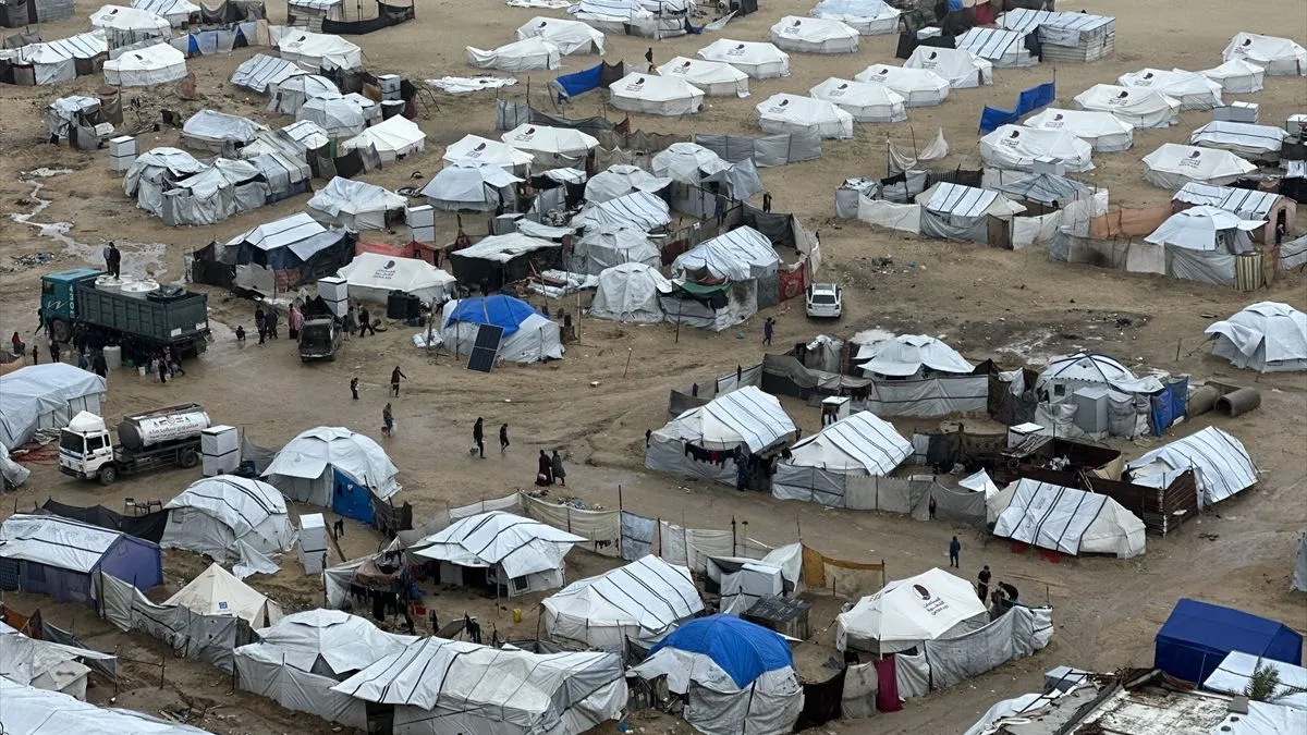 Bez stabilnog pristupa vodi, grijanju, hrani i medicinskoj pomoći, mnogi su prisiljeni potražiti zaklon u improviziranim šatorima.
