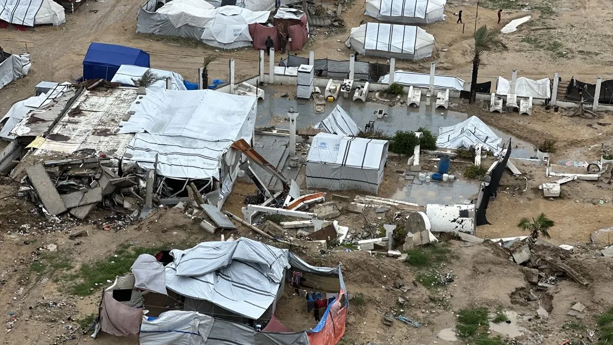 Bez stabilnog pristupa vodi, grijanju, hrani i medicinskoj pomoći, mnogi su prisiljeni potražiti zaklon u improviziranim šatorima.
