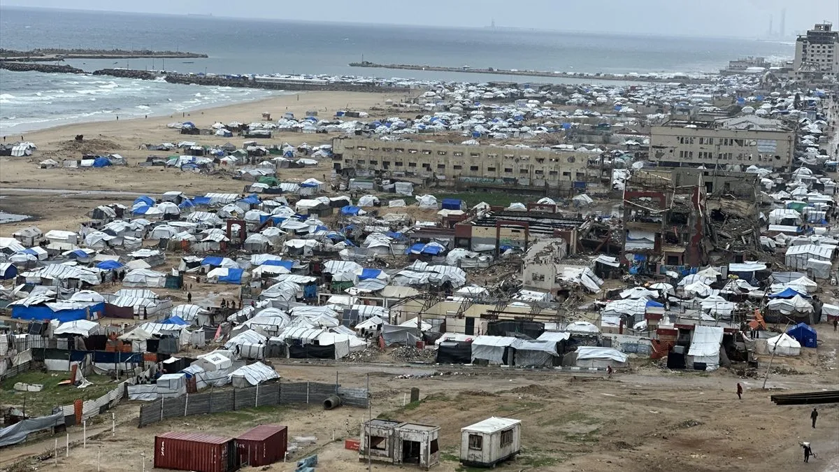 Bez stabilnog pristupa vodi, grijanju, hrani i medicinskoj pomoći, mnogi su prisiljeni potražiti zaklon u improviziranim šatorima.