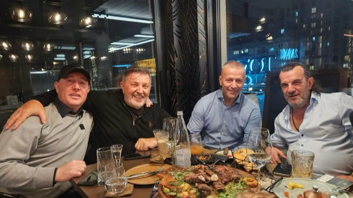 Nakon što je fotografija Ace Lukasa u društvu Nasera Orića dospjela u medije, reakcije su bile burne