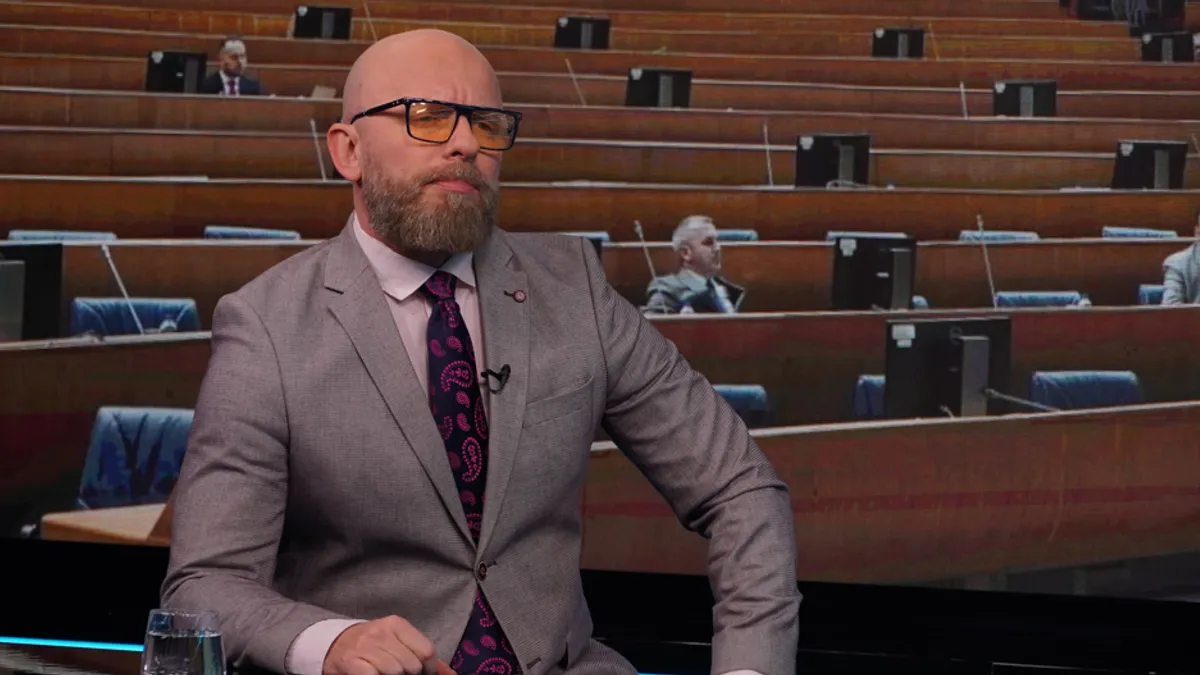 Godina koja je na isteku mogla bi se ocjeniti kroz staru poslovicu 'velik promet mala zarada'. 