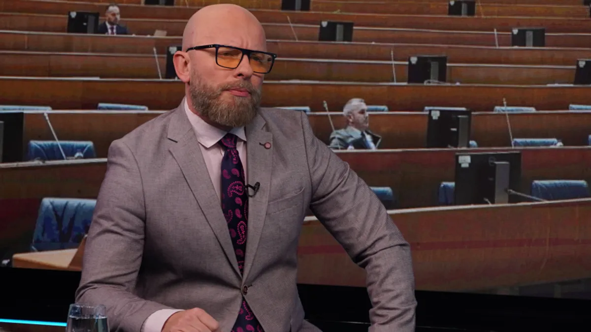 Godina koja je na isteku mogla bi se ocjeniti kroz staru poslovicu 'velik promet mala zarada'. 