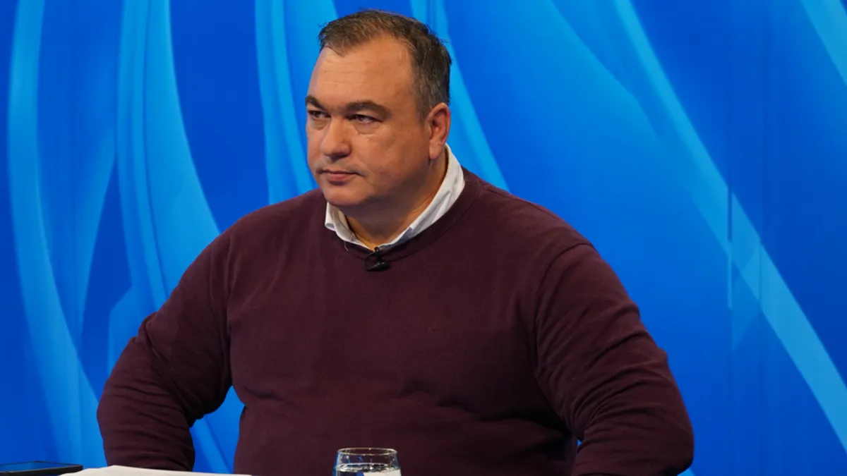 Predsjednik sindikalnog kantonalnog odbora Kantona Sarajevo srednjeg i visokog odgoja i obrazovanja Admir Šuvalić bio je gost današnjeg izdanja emisije 'Dobar dan BiH'.