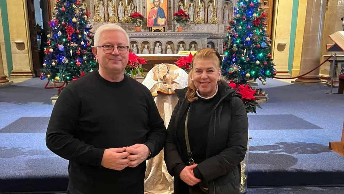 Božićna misa u ovoj crkvi okupila je veliki broj vjernika, među kojima su bili i članovi bh. i hrvatske zajednice u Parizu.