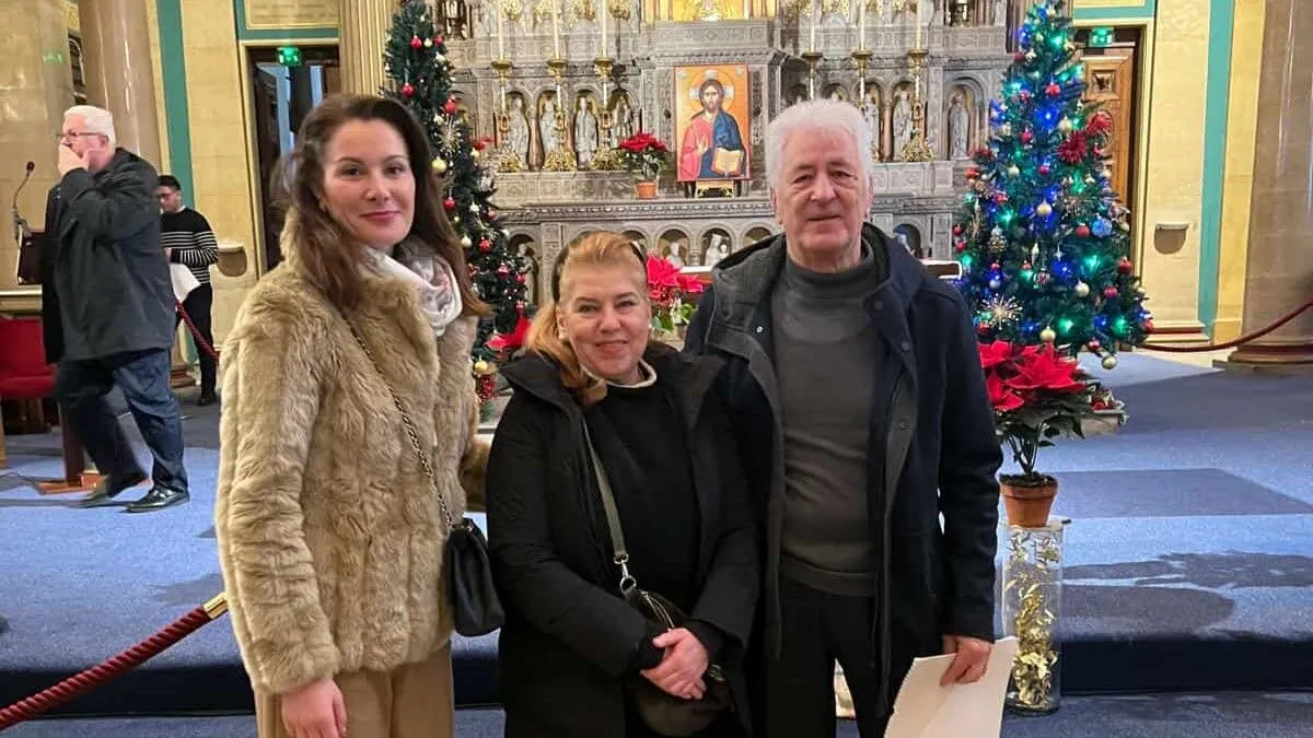 Božićna misa u ovoj crkvi okupila je veliki broj vjernika, među kojima su bili i članovi bh. i hrvatske zajednice u Parizu.