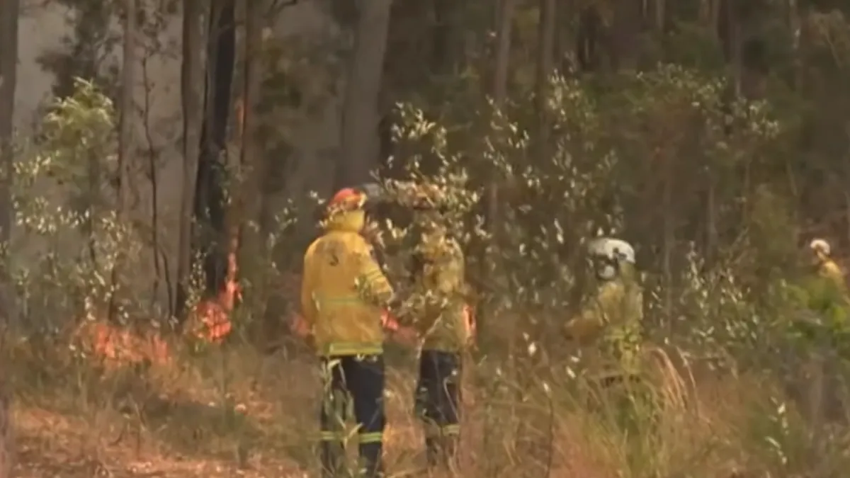 U državi Novi Južni Wales od jutra gori više od 50 aktivnih požara, a samo tokom vikenda vatrena stihija je uništila 16 kuća.