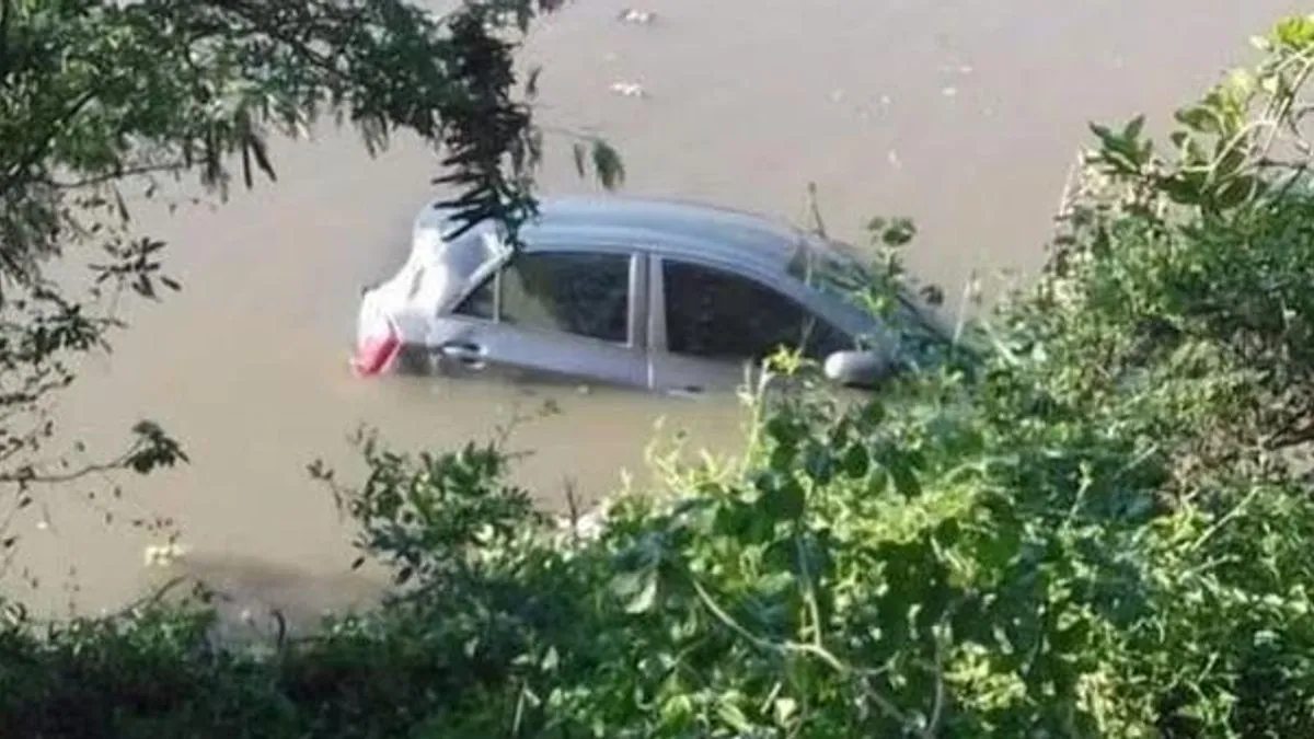 Prema nezvaničnim informacijama, pronađen je na krovu vozila 