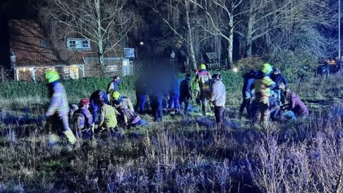 Svjedoci kažu da su ljudi na koje je automobil naletio stajali uz put čekajući prolazak parade.