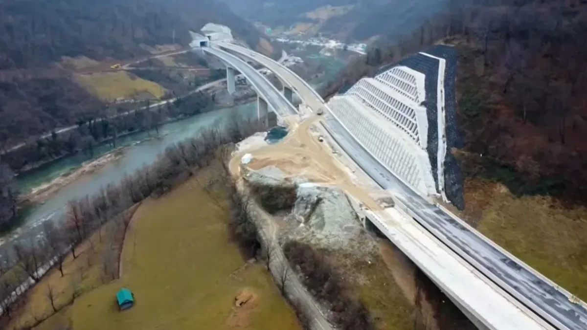Građani Bosne i Hercegovine od 17. decembra mogu koristiti novu, 11 kilometara dugu dionicu autoceste na Koridoru Vc, koja povezuje Vranduk, Nemilu i Poprikuše.