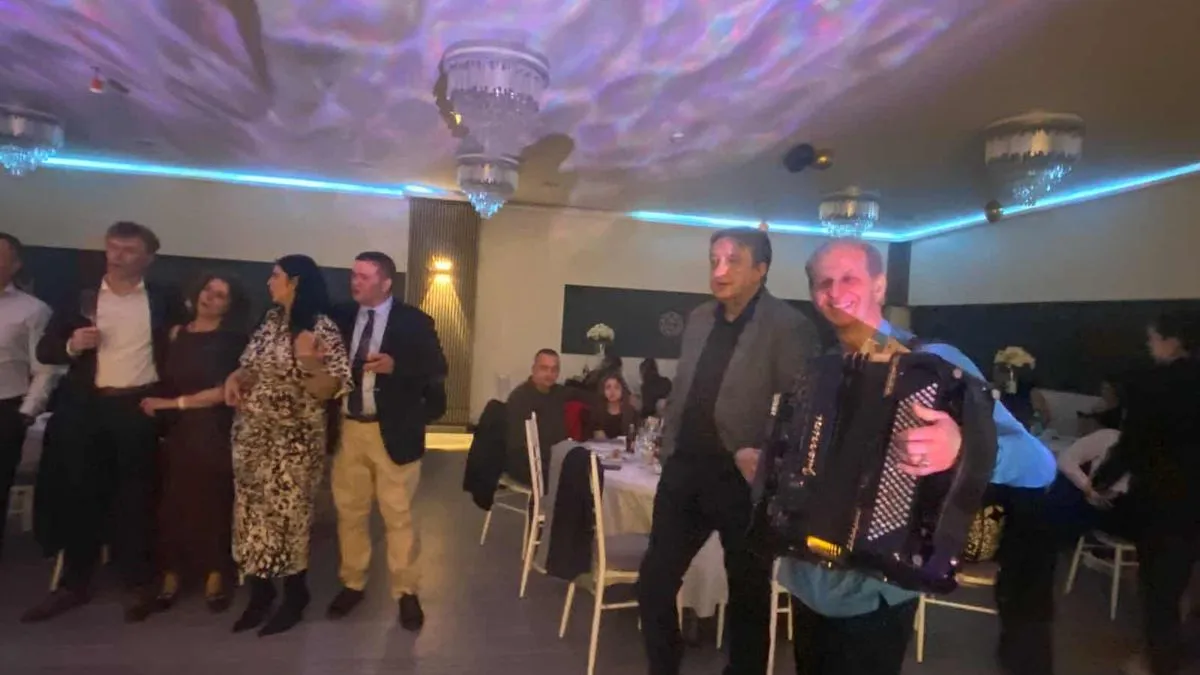 Proslava mladosti i budućnosti krunisana je kako drugačije nego pjevanjem i veseljem do kasno u noć