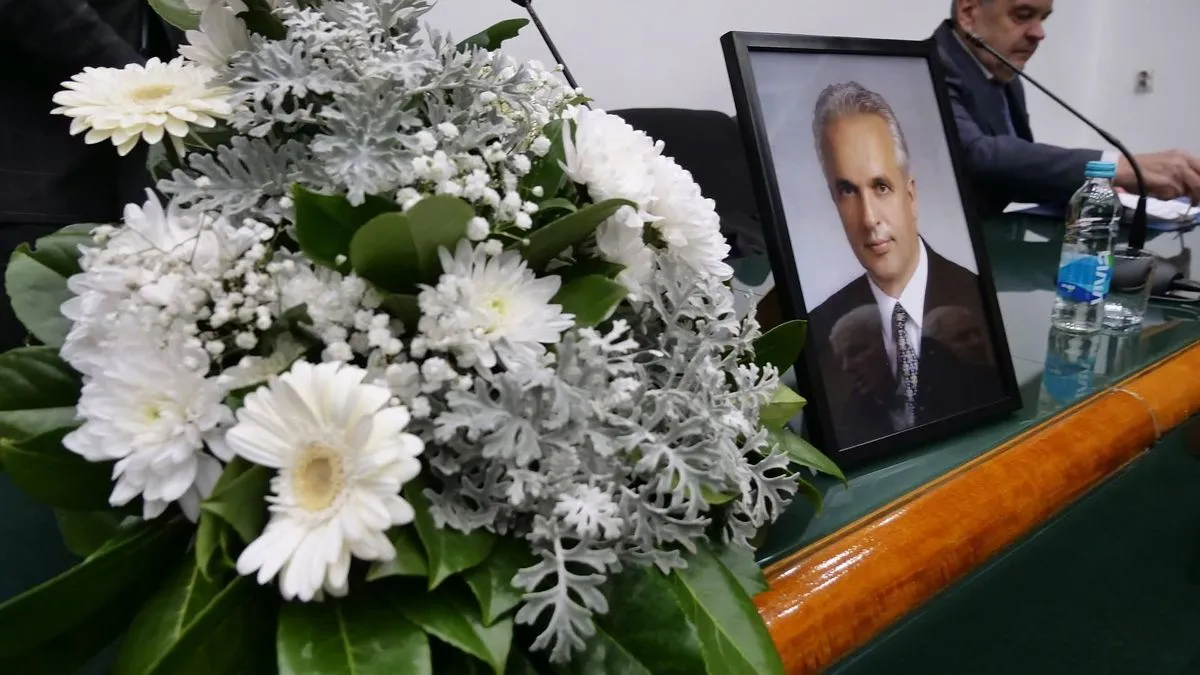 U ime porodice, prisutnima se obratio sin Malik Spahić, zahvalivši se svima na iskazanoj podršci i dostojanstvenom oproštaju.