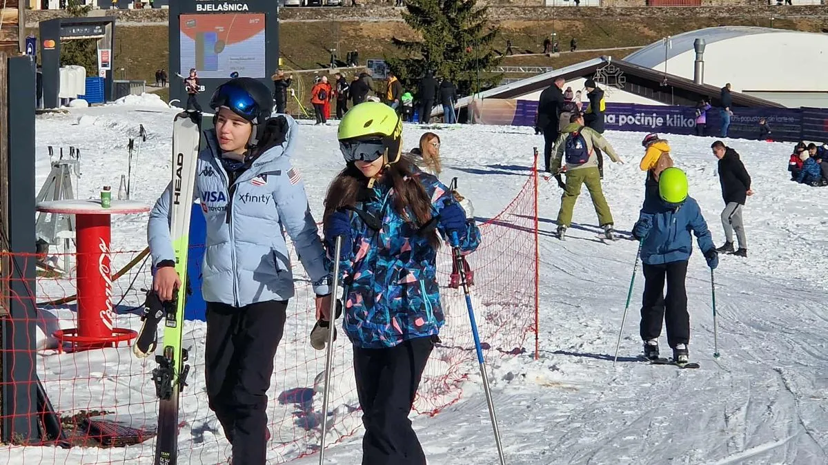 Mnogi su iz gradova pobjegli zbog guste magle i smoga kako bi uživali u pravoj zimskoj idili i decembarskom suncu.