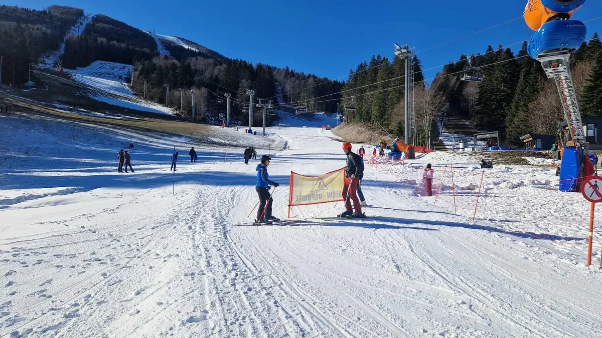 Mnogi su iz gradova pobjegli zbog guste magle i smoga kako bi uživali u pravoj zimskoj idili i decembarskom suncu.