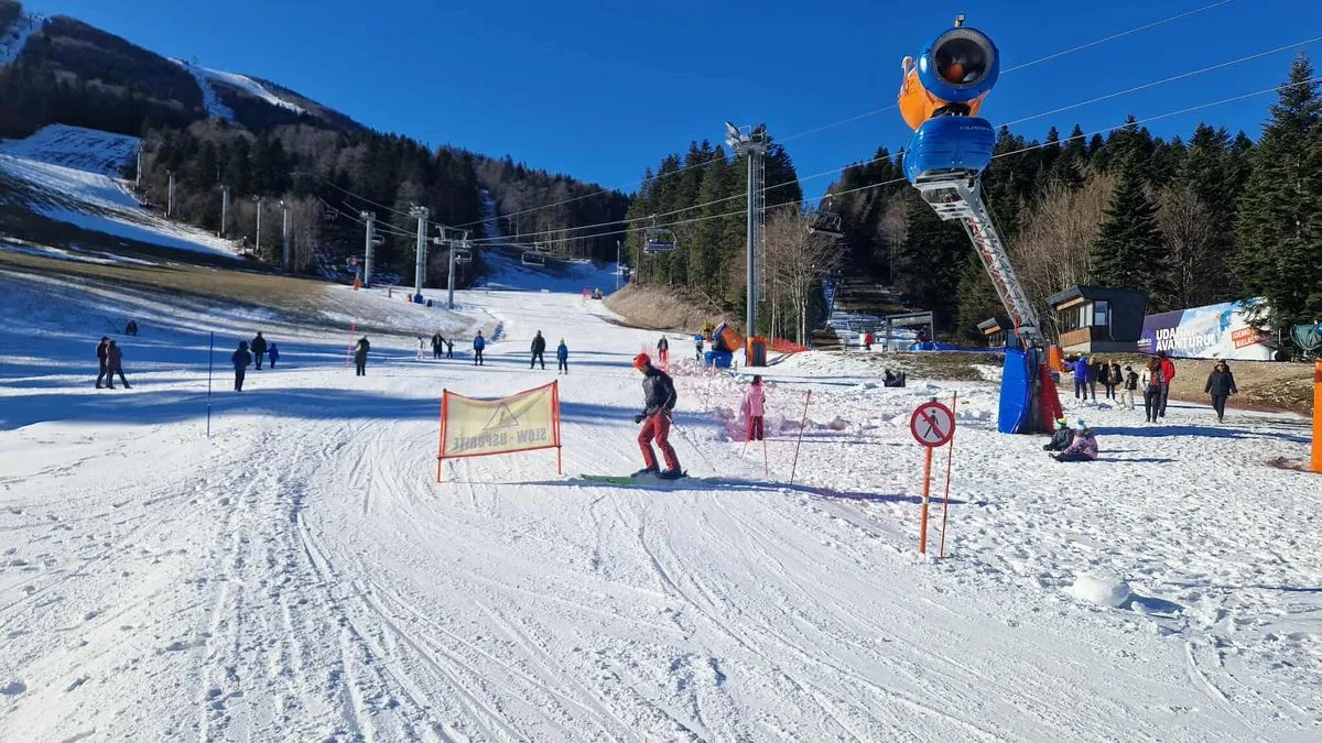 Mnogi su iz gradova pobjegli zbog guste magle i smoga kako bi uživali u pravoj zimskoj idili i decembarskom suncu.