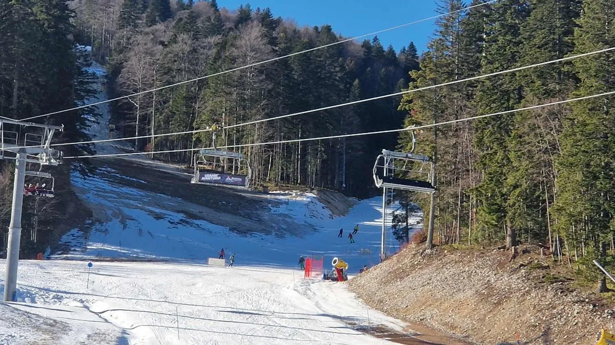 Mnogi su iz gradova pobjegli zbog guste magle i smoga kako bi uživali u pravoj zimskoj idili i decembarskom suncu.