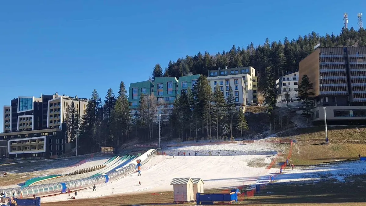 Mnogi su iz gradova pobjegli zbog guste magle i smoga kako bi uživali u pravoj zimskoj idili i decembarskom suncu.