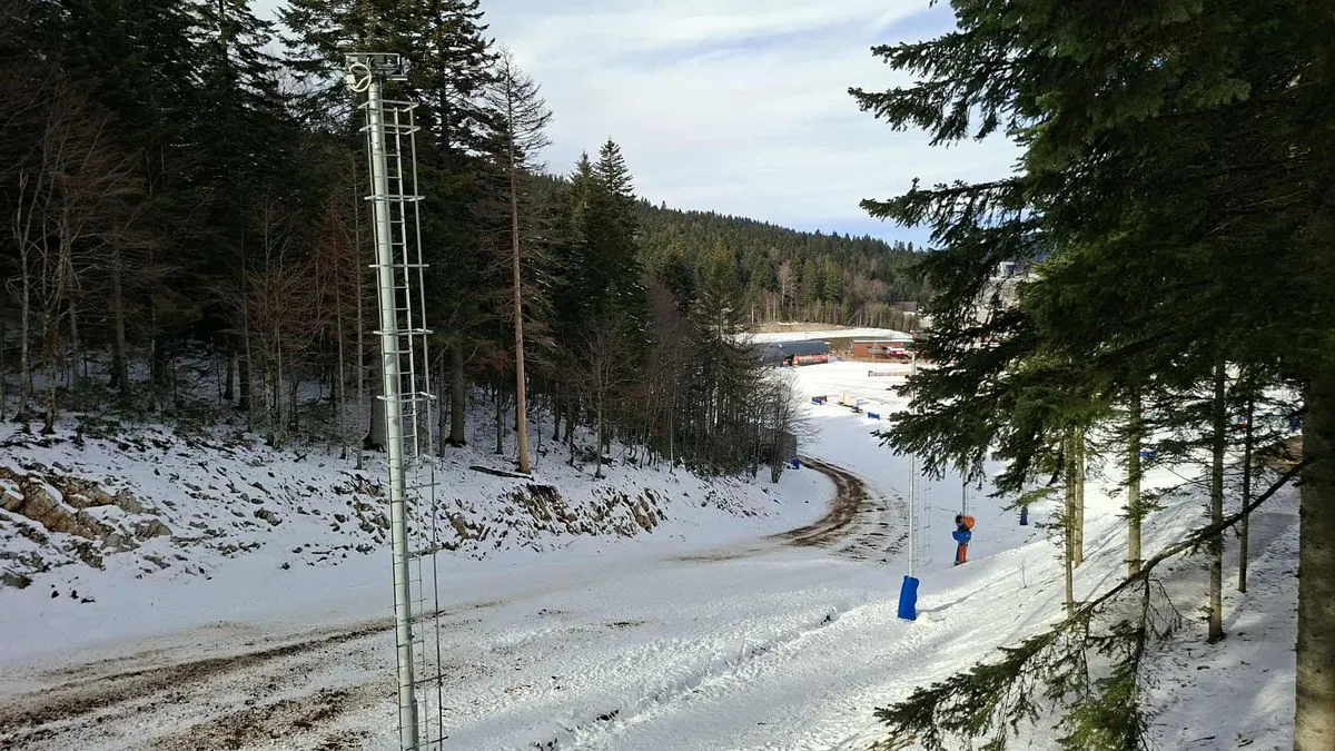 Smatra se da na slabiju posjećenost utiče i rast cijena ski-karata.