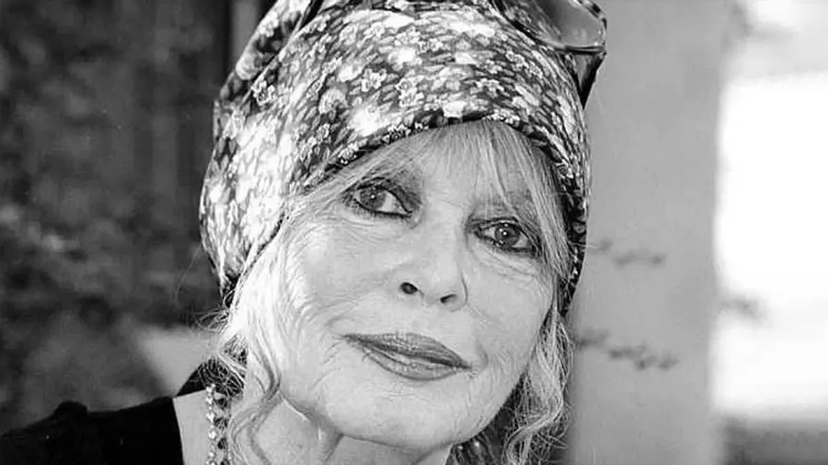 Kako su saopćile lokalne vlasti, sahrana će biti održana na groblju pored mora, u potpunoj privatnosti.