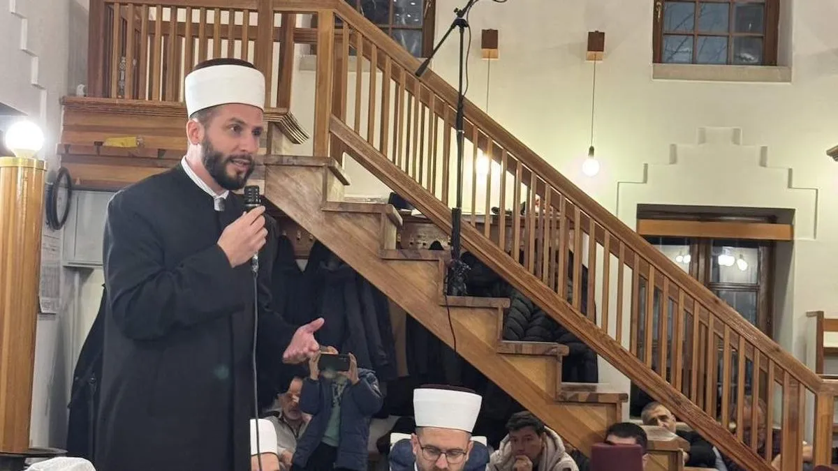 Noć dova i želja: Učenje Kur’ana i dove ispunile Bakijsku džamiju u mubarek noći