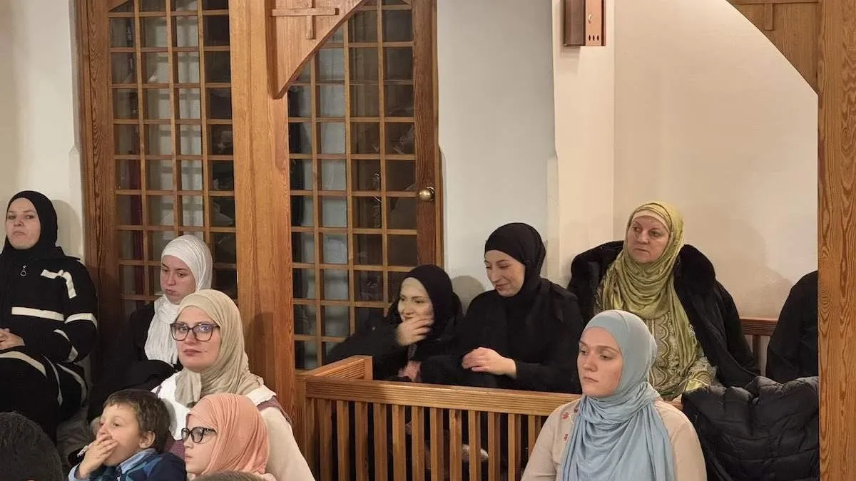 U vjerskom dijelu programa učestvovali su imami Medžlisa Islamske zajednice Sarajevo, kao i hor Medžlisa IZ Sarajevo.