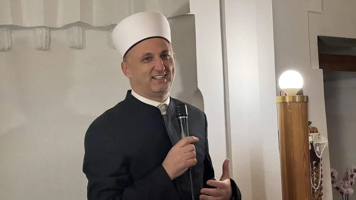 Noć dova i želja: Učenje Kur’ana i dove ispunile Bakijsku džamiju u mubarek noći