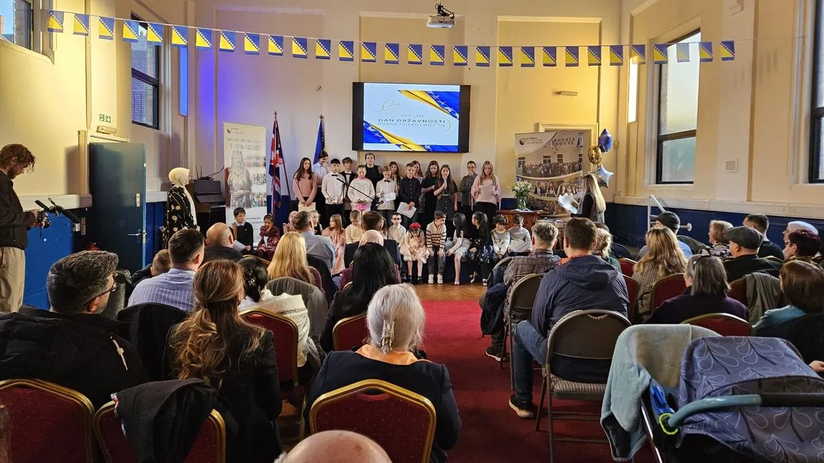 Nakon uvodnih riječi, prisutni su poslušali intonaciju himne Bosne i Hercegovine, a potom je prikazana video-poruka predsjedavajućeg Predsjedništva BiH, Željka Komšića.