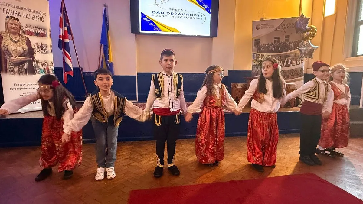 Nakon uvodnih riječi, prisutni su poslušali intonaciju himne Bosne i Hercegovine, a potom je prikazana video-poruka predsjedavajućeg Predsjedništva BiH, Željka Komšića.